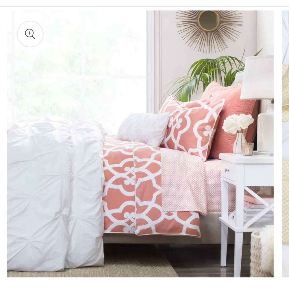 White Valencia Pintuck Luxurious King Duvet Cover and Two King Shams - Picture 2 of 11